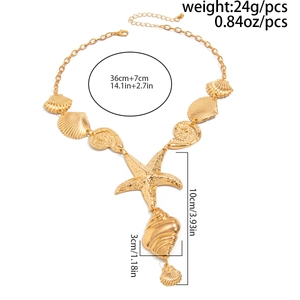 Dettaglio dei ciondoli a stella marina e conchiglie, peso 24g e catena lunga 36cm