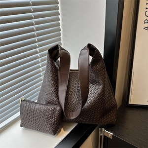 Women Large Capacity Woven PU Leather Tote Bag And Small Pouch Vintage Simple Shoulder Bag For Daily Commute Work Fashion Bag