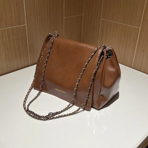 Retro brown high-capacity shoulder bag with chain strap and glossy leather finish