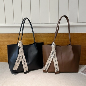 Large capacity tote bag in black and brown faux leather with decorative fashion straps