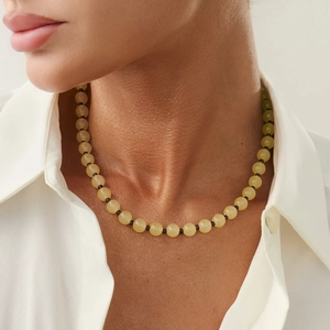 Elegante kralenketting met lichtgroene glazen kralen en fijne tussenstukjes