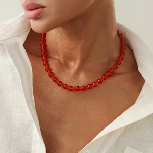 Collier élégant en perles d'agate rouge pour femme avec gemmes de cornaline polies