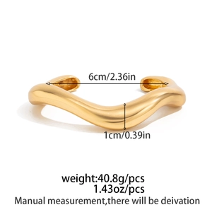 Dimensioni dettagliate del bracciale dorato ondulato con larghezza e diametro interno