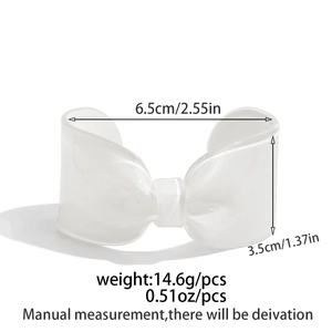 Bracciale a fiocco bianco traslucido dettaglio con 6,5cm larghezza e 3,5cm altezza