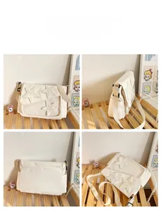 Vista dettagliata della borsa a tracolla beige con stelle da diverse angolazioni e lati