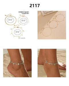 Vue détaillée du lot de 3 bracelets de cheville argentés avec pendentifs cœur et clé