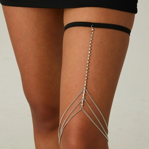 Chaîne de cuisse sexy avec bande élastique, strass et plusieurs couches de glands argentés