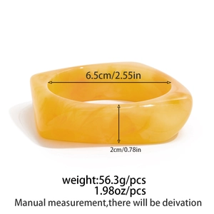 Dimensioni dettagliate del bracciale in resina gialla marmorizzata con diametro interno