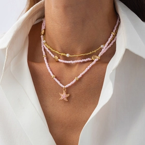 Collana bohémien a tre strati con perline rosa, ciondolo a stella marina e conchiglia