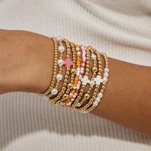 Ensemble de bracelets multicouches à perles dorées et croix colorées pour femmes tendance