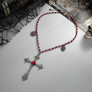 Collana a croce gotica con perle di cristallo rosso e medaglioni religiosi argentati