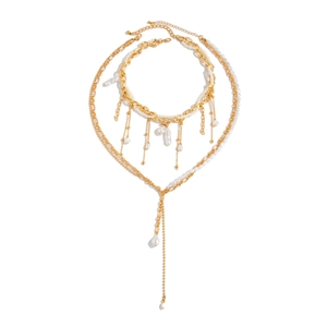 Set di girocolli dorati a strati con perle barocche e design a catena con frange