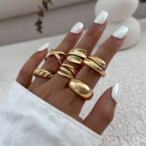Golden irregular geometric ring set for women with minimalist and twisted designs