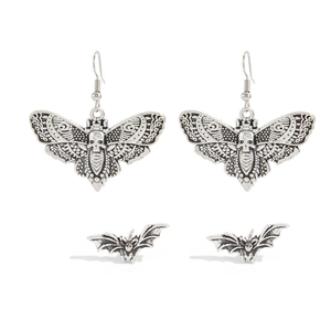 Set di orecchini gotici a forma di falena e pipistrello in argento invecchiato