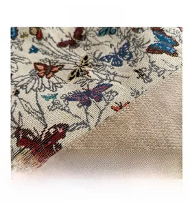 Dettaglio del tessuto in lino con stampa farfalla e texture twill beige per borsa