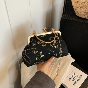 Elegante borsa da sera nera con ricamo a farfalla dorata e catena in metallo
