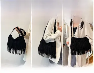 Tre viste di una borsa a tracolla nera in camoscio bohémien con nappe e stili diversi
