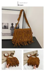Dettaglio della borsa a tracolla boho in camoscio marrone con frange lunghe e tracolla intrecciata