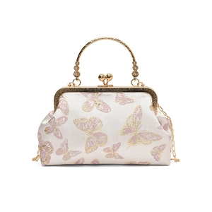 Sac à fermoir baiser blanc cassé avec broderie papillon rose et chaîne dorée