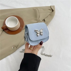 Elegante mini borsa a tracolla azzurra con catena a farfalla argento e trama in pelle