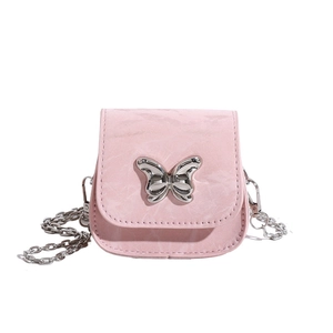 Mini borsa a tracolla rosa marmorizzato con fibbia a farfalla argento e catenella