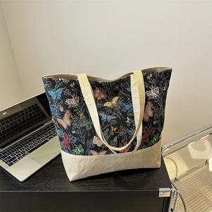 Borsa tote in lino retrò con ricami a farfalla colorati e dettagli in tela tessuta