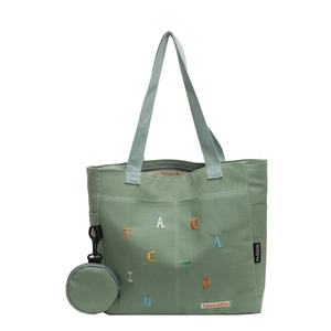 Borsa tote in tela verde chiaro con ricamo colorato e piccolo portamonete coordinato