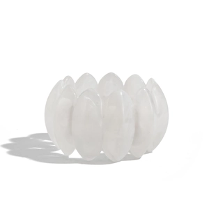Elegante bracciale con perline di resina bianco crema e ciondoli a forma di foglia