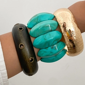 Set di tre bracciali geometrici irregolari con turchese e trama a coccodrillo