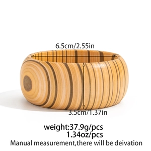 Dettaglio del bracciale rigido in legno con specifiche di 6,5 cm di diametro e 3,5 cm di larghezza