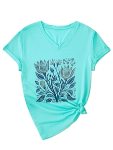 Dettaglio della maglietta donna verde menta con scollo a V, stampa floreale e nodo laterale