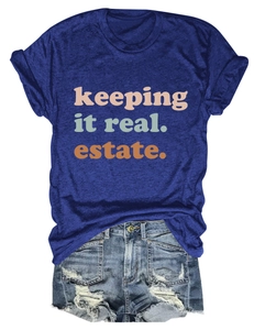 T-shirt blu navy a girocollo con stampa slogan e pantaloncini di jeans in vista piatta