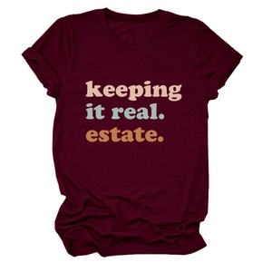 Dettaglio t-shirt bordeaux a maniche corte con stampa retrò Keeping it Real Estate