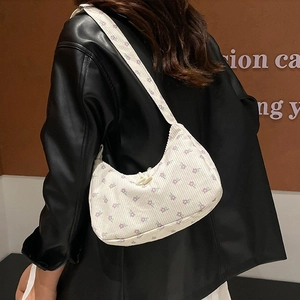 Borsa a spalla in velluto a coste bianco con stampa floreale viola e forma a mezzaluna