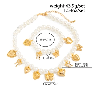 Specifiche dettagliate del set collana di perle con ciondoli a cuore e fiocco