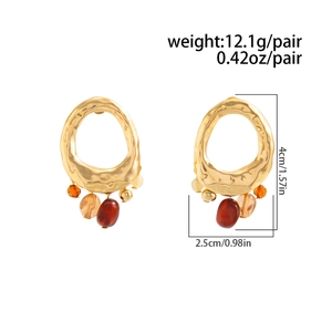 Detailansicht goldener Wellenohrringe mit Größenangaben: 4 cm Höhe und 2,5 cm Breite