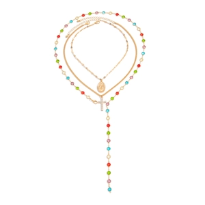 Elegante collana a strati dorata con ciondolo a croce e vivaci perline colorate