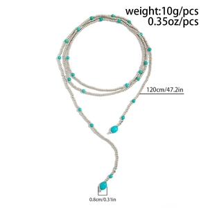 Detailweergave van lange kralenketting met turkoois en zilveren kralen, 120 cm lengte
