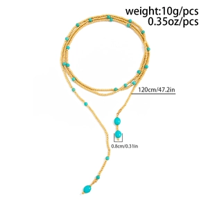 Detail van de lange gouden CCB-parelketting met turquoise stenen en afmeting van 120 cm