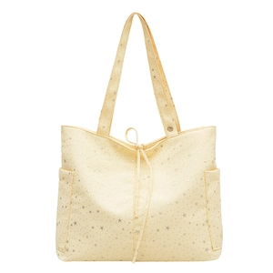 Borsa tote crema con stampa a stelle argentate, tasche laterali e spallacci lunghi