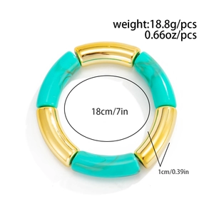 Detalle de la pulsera de resina y metal que muestra peso de 18,8g y circunferencia de 18cm