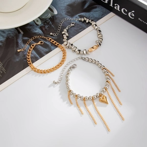 Dreiteiliges Metall-Herz-Ketten-Set mit Quasten und Perlen-Choker-Design für Damen