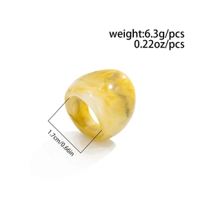 Detail view of resin ring dimensions 1.7cm inner diameter and 6.3g weight data