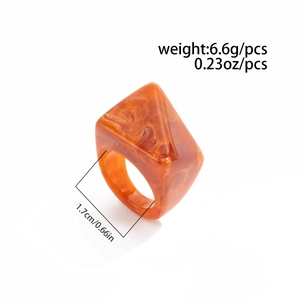 Detail view of tortoiseshell resin ring with 1.7cm inner diameter and 6.6g weight metrics