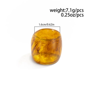Macro view of wide resin ring with amber brown swirls showing 7.1g weight and 1.6cm size