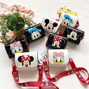 Mini bolsos bandolera de Disney para niñas en blanco y negro con acabado brillante