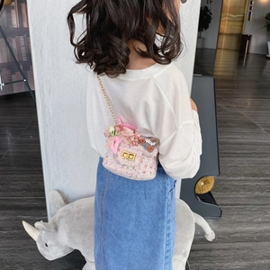 Borsa a tracolla in tweed rosa per bambine con fiori e catena dorata