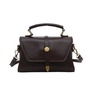 Borsa a tracolla vintage marrone scuro con finitura lucida e fibbia in metallo dorato