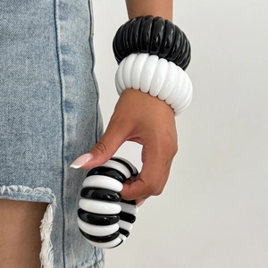 Fashionable wave resin bangles in black and white geometric stripe set for women