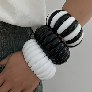 Chunky irregular geometric black and white resin bangles set for women's fashion